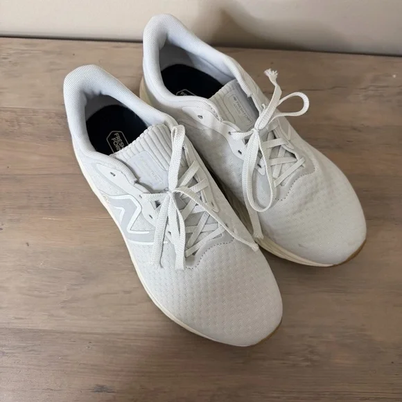 New Balance NWOT Arishi V4 Running Shoes Light Gray and White Size 9.5 - Picture 5 of 10